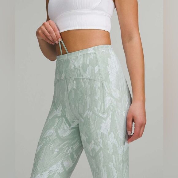 Lululemon Swift Speed High-Rise Tight 28" Chevron Silver Blue White, Size 2 - Picture 4 of 12